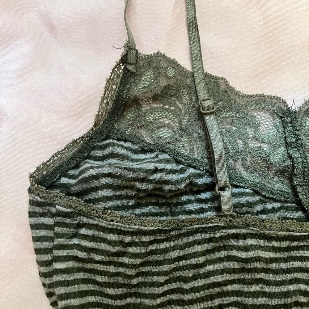 2000s Striped Lace-Trim Long Tank Top - Picture 6 of 7